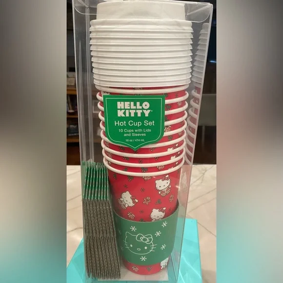 Hello Kitty Hot Xmas Cup Set with Lids NWT - Picture 1 of 3